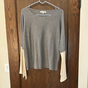 Heartloom Gray and Cream Women's Knit Top - Women's M